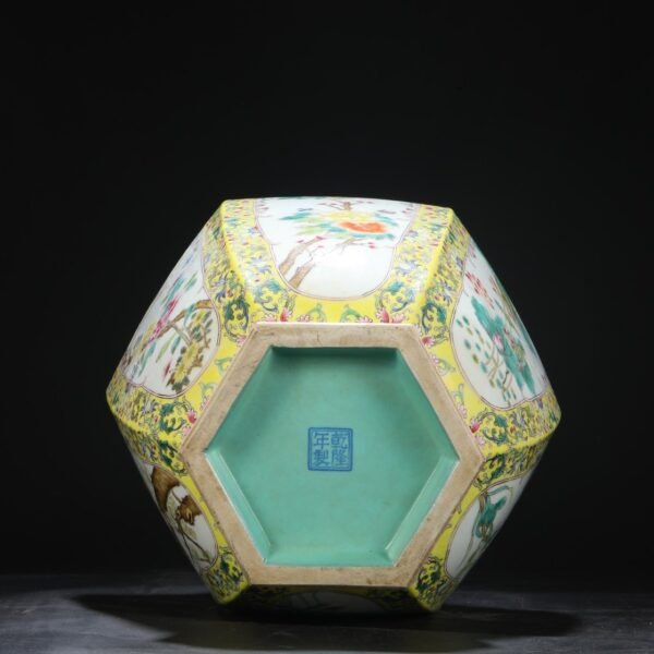 Old collection of Qing Dynasty Qianlong Famille Rose Window Flower and Bird Six-sided Large Appreciation Vase - Image 9