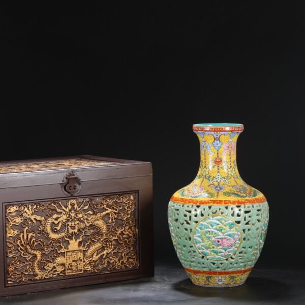 Old collection of Qing Dynasty Qianlong famille rose hollow window seawater fish pattern large appreciation vase