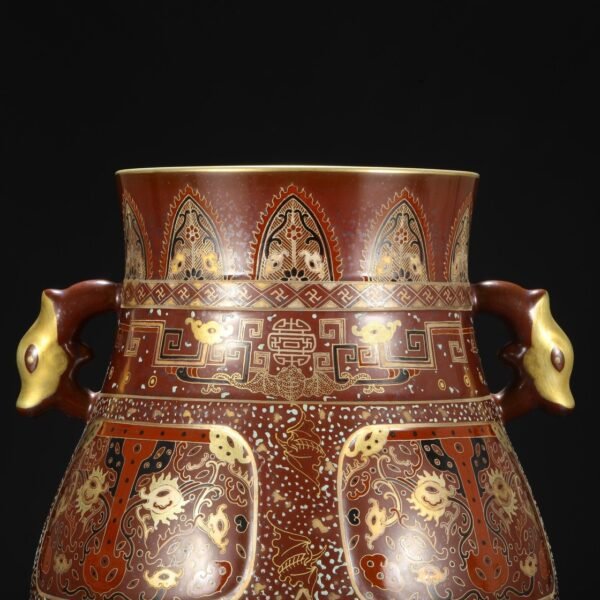 A large bronze vase with a window and elephant ears, Qianlong period of the Qing Dynasty, from an old collection. - Image 2