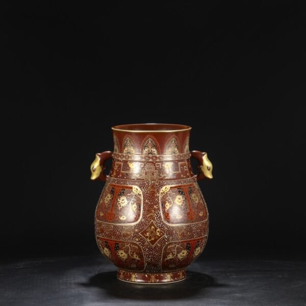 A large bronze vase with a window and elephant ears, Qianlong period of the Qing Dynasty, from an old collection. - Image 3
