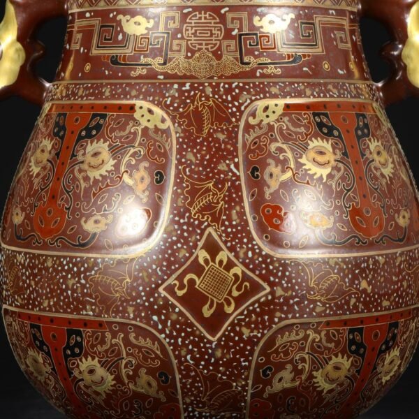 A large bronze vase with a window and elephant ears, Qianlong period of the Qing Dynasty, from an old collection. - Image 5