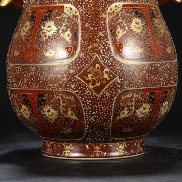 A large bronze vase with a window and elephant ears, Qianlong period of the Qing Dynasty, from an old collection. - Image 7