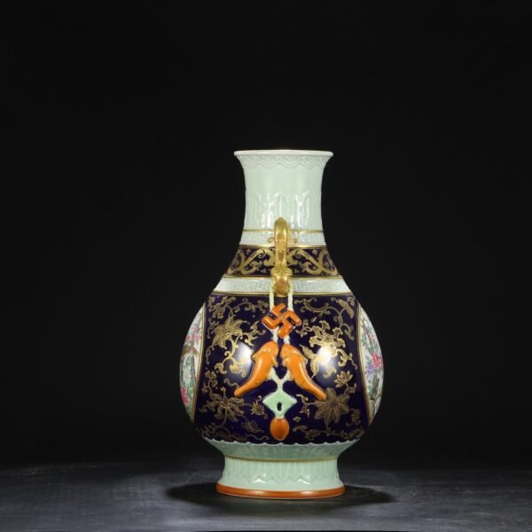 Old collection of Qing Dynasty Qianlong famille rose window flower and bird gold-painted double-handled large vase - Image 2