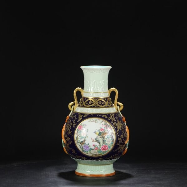 Old collection of Qing Dynasty Qianlong famille rose window flower and bird gold-painted double-handled large vase - Image 6