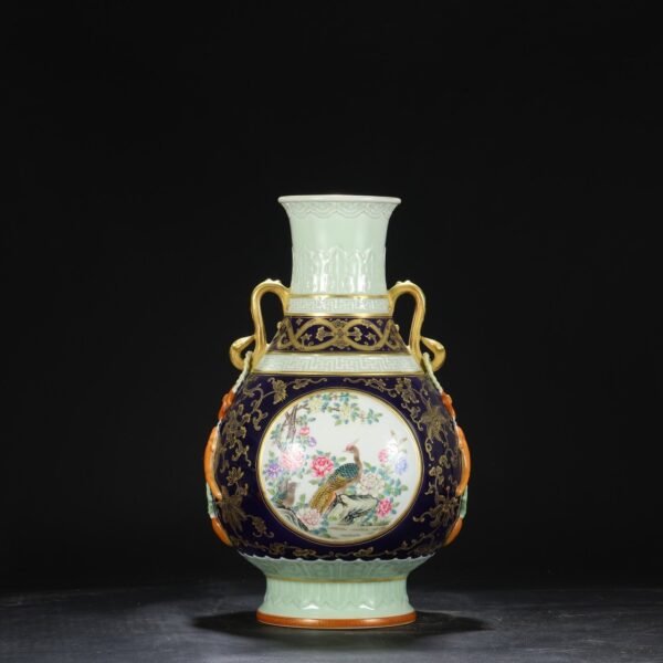 Old collection of Qing Dynasty Qianlong famille rose window flower and bird gold-painted double-handled large vase - Image 7
