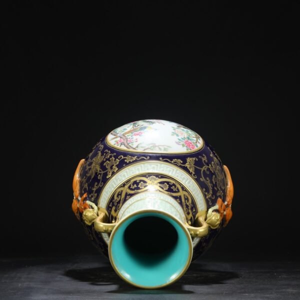 Old collection of Qing Dynasty Qianlong famille rose window flower and bird gold-painted double-handled large vase - Image 8