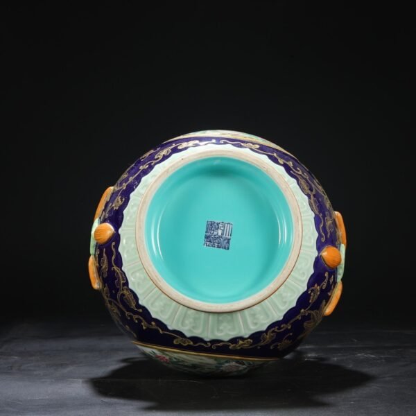 Old collection of Qing Dynasty Qianlong famille rose window flower and bird gold-painted double-handled large vase - Image 9