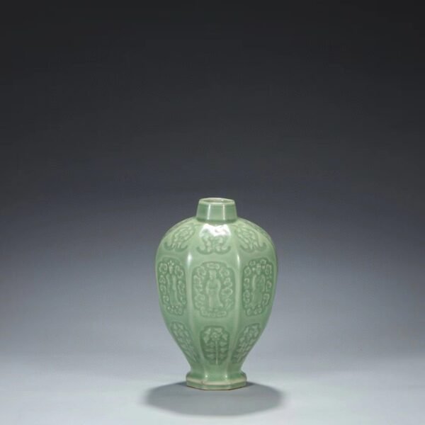 Old collection of Yuan Dynasty Longquan kiln green glaze window eight immortals plum vase "Yujin Garden" Size: - Image 2
