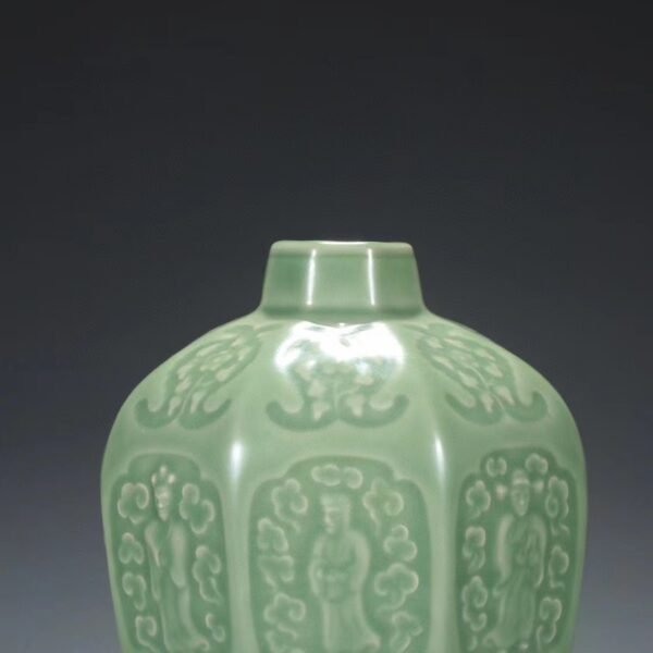 Old collection of Yuan Dynasty Longquan kiln green glaze window eight immortals plum vase "Yujin Garden" Size: - Image 3