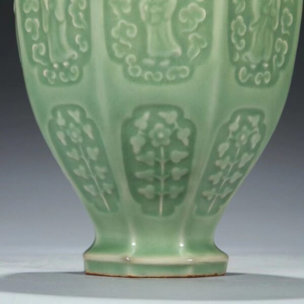 Old collection of Yuan Dynasty Longquan kiln green glaze window eight immortals plum vase "Yujin Garden" Size: - Image 4