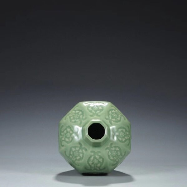 Old collection of Yuan Dynasty Longquan kiln green glaze window eight immortals plum vase "Yujin Garden" Size: - Image 5