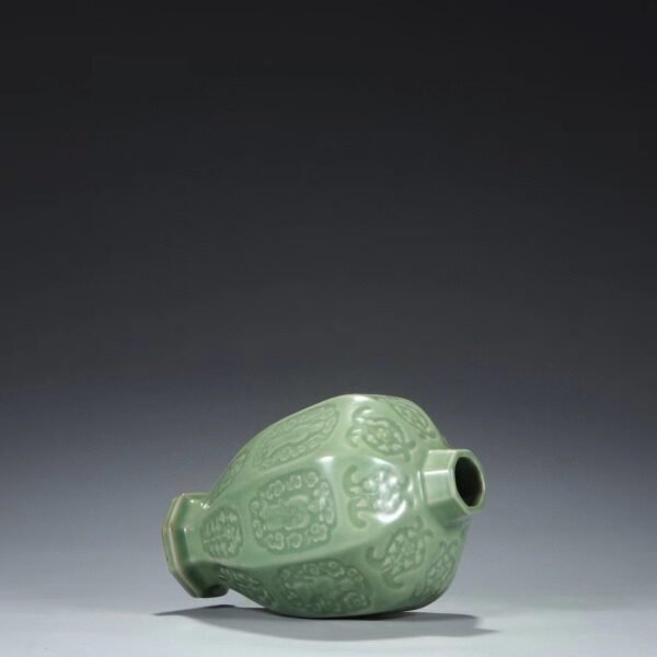 Old collection of Yuan Dynasty Longquan kiln green glaze window eight immortals plum vase "Yujin Garden" Size: - Image 6