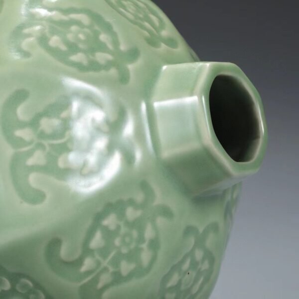 Old collection of Yuan Dynasty Longquan kiln green glaze window eight immortals plum vase "Yujin Garden" Size: - Image 7