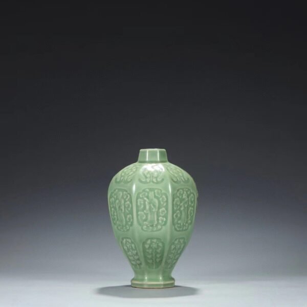 Old collection of Yuan Dynasty Longquan kiln green glaze window eight immortals plum vase "Yujin Garden" Size: - Image 8