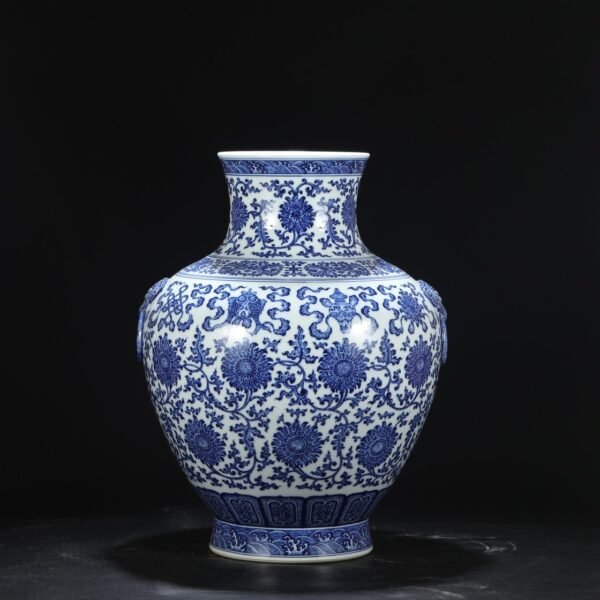 Old collection of Qing Dynasty Qianlong blue and white lotus with eight treasures shop head large vase - Image 3