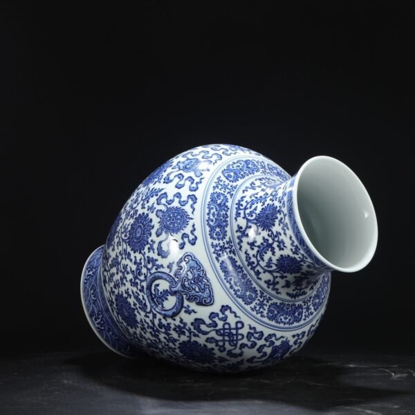 Old collection of Qing Dynasty Qianlong blue and white lotus with eight treasures shop head large vase - Image 4