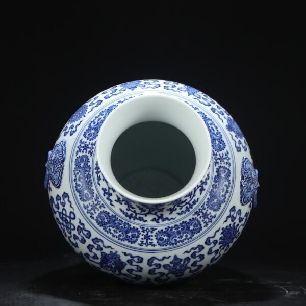 Old collection of Qing Dynasty Qianlong blue and white lotus with eight treasures shop head large vase - Image 5