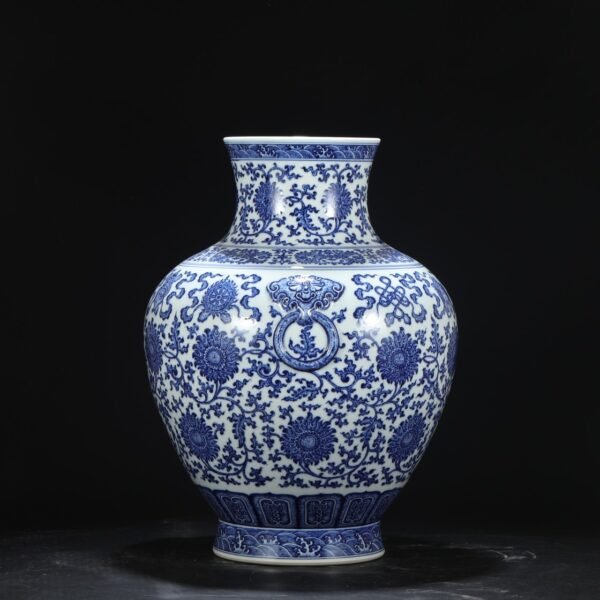 Old collection of Qing Dynasty Qianlong blue and white lotus with eight treasures shop head large vase - Image 7