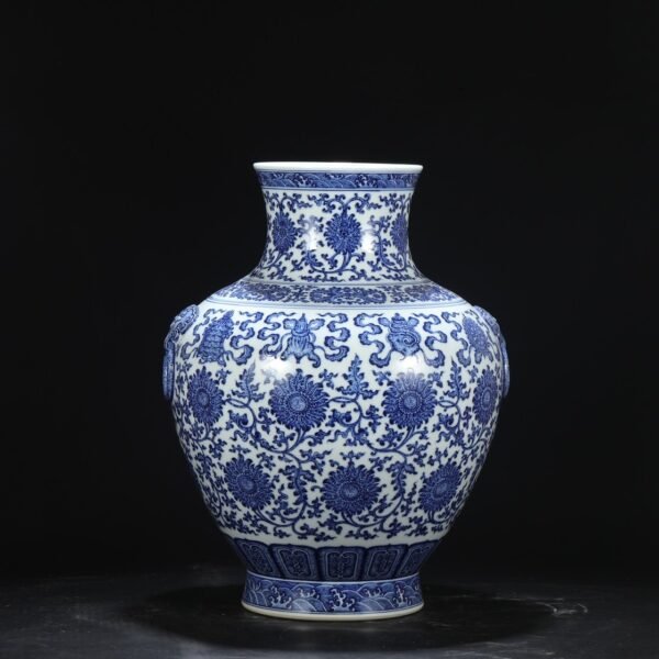 Old collection of Qing Dynasty Qianlong blue and white lotus with eight treasures shop head large vase - Image 9
