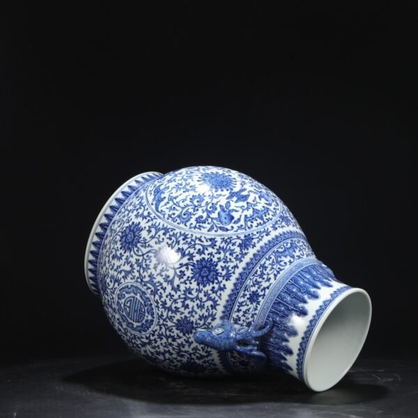 Old collection of Qing Dynasty Qianlong blue and white window longevity lotus pattern deer ear large vase - Image 2