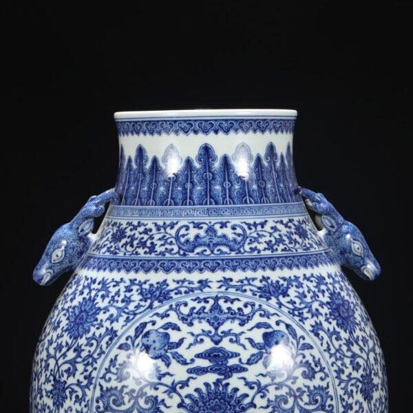 Old collection of Qing Dynasty Qianlong blue and white window longevity lotus pattern deer ear large vase - Image 5