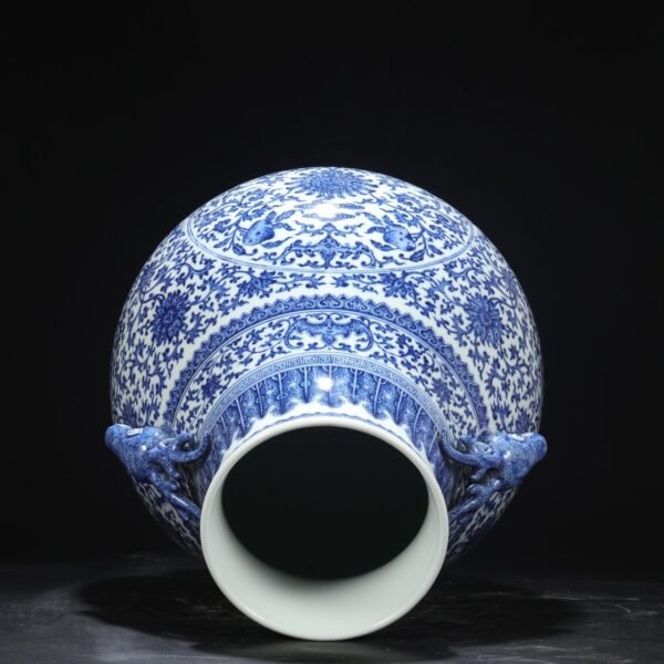 Old collection of Qing Dynasty Qianlong blue and white window longevity lotus pattern deer ear large vase - Image 7