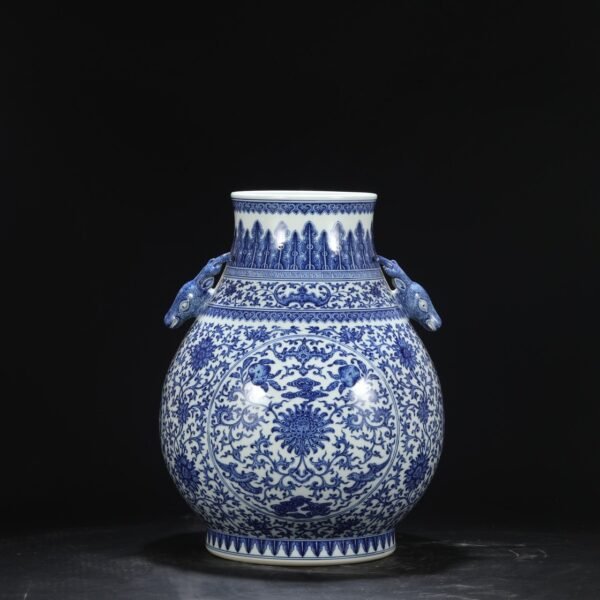 Old collection of Qing Dynasty Qianlong blue and white window longevity lotus pattern deer ear large vase - Image 8