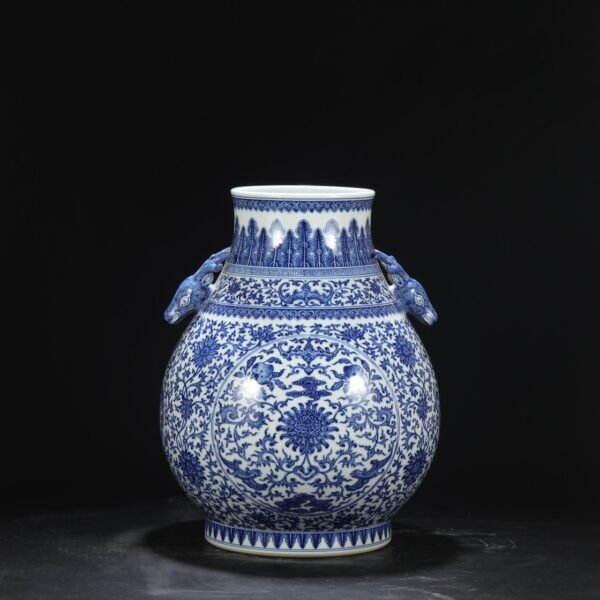 Old collection of Qing Dynasty Qianlong blue and white window longevity lotus pattern deer ear large vase - Image 9