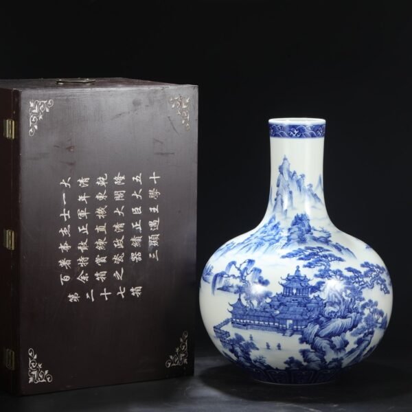 Old collection of Qing Dynasty Yongzheng blue and white landscape attic large celestial globe vase