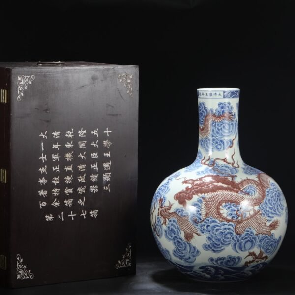 Old collection of Qing Dynasty Yongzheng blue and white underglaze red cloud dragon pattern large celestial globe vase