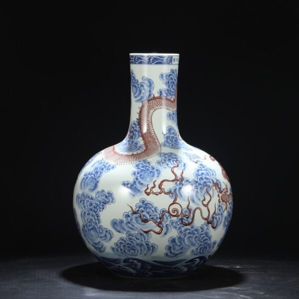 Old collection of Qing Dynasty Yongzheng blue and white underglaze red cloud dragon pattern large celestial globe vase - Image 4