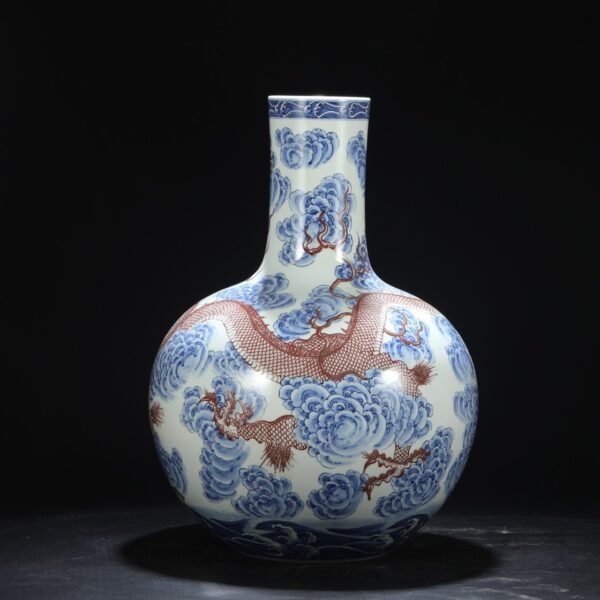 Old collection of Qing Dynasty Yongzheng blue and white underglaze red cloud dragon pattern large celestial globe vase - Image 5