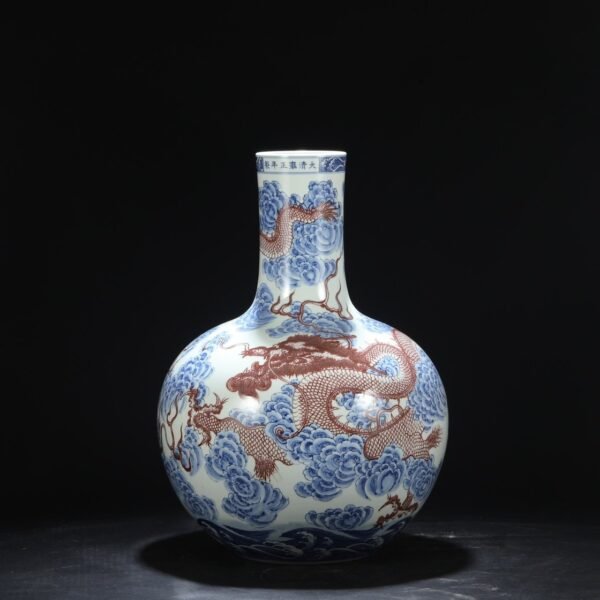 Old collection of Qing Dynasty Yongzheng blue and white underglaze red cloud dragon pattern large celestial globe vase - Image 7