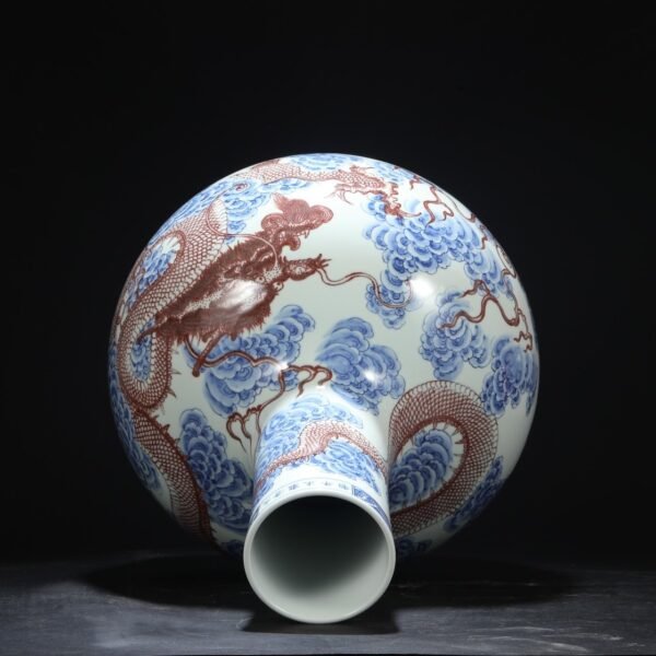 Old collection of Qing Dynasty Yongzheng blue and white underglaze red cloud dragon pattern large celestial globe vase - Image 9