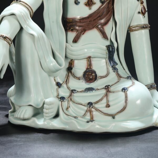 Old Collection Yuan Dynasty Blue and White Underglaze Red Free Guanyin Seated Statue - Image 5