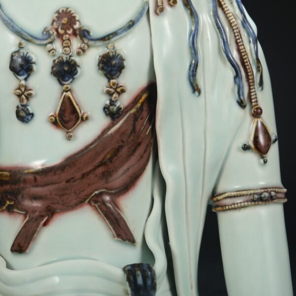 Old Collection Yuan Dynasty Blue and White Underglaze Red Free Guanyin Seated Statue - Image 6