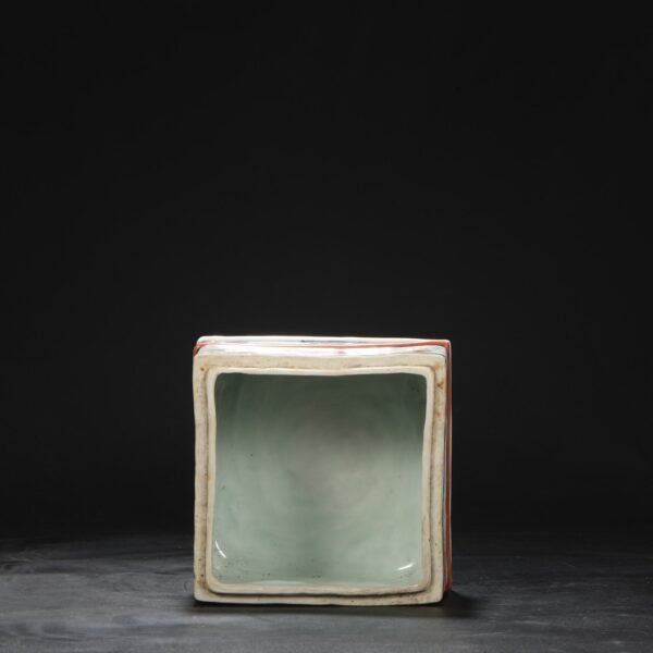 An old collection of a Ming Dynasty Wanli blue and white five-color coiled dragon pattern square lid box - Image 4
