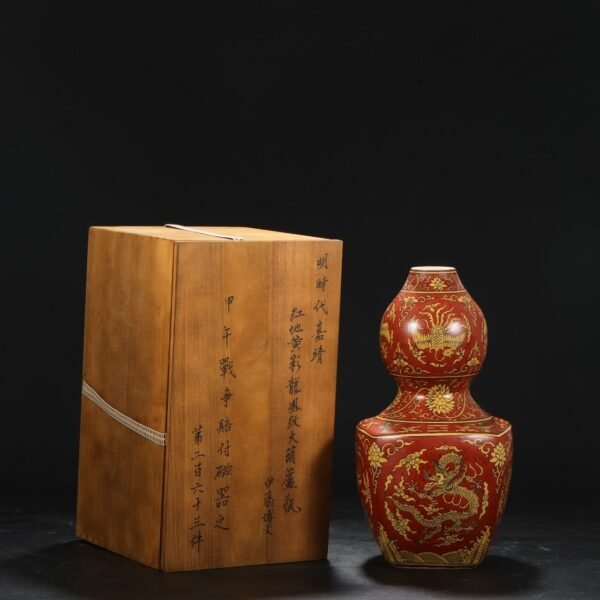 Old collection of Ming Dynasty Jiajing red yellow-colored window dragon and phoenix pattern large gourd bottle
