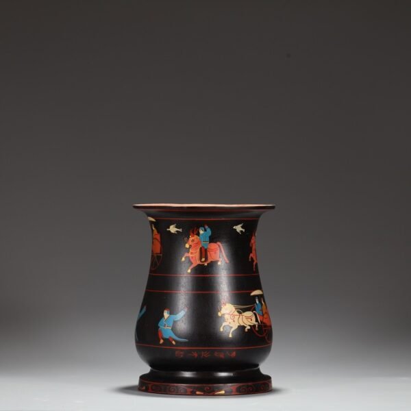 Old collection of Han Dynasty lacquerware imperial wine vase