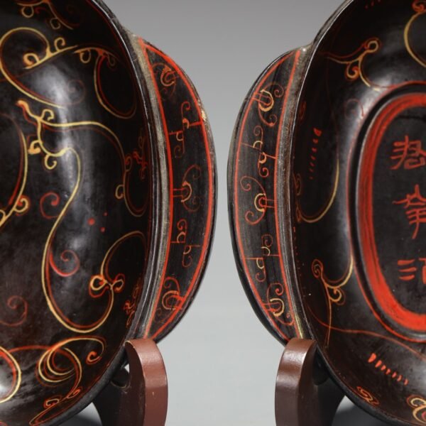A set of lacquerware and imperial wine vessels and trays from the Han Dynasty. - Image 5