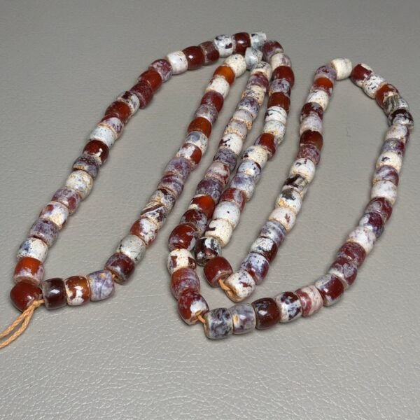 West Asian return old agate chicken bone white necklace