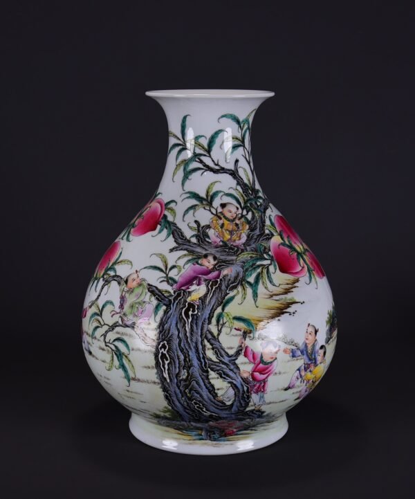 old collection of Qing Dynasty Qianlong famille rose jade vase with a full pattern of fortune