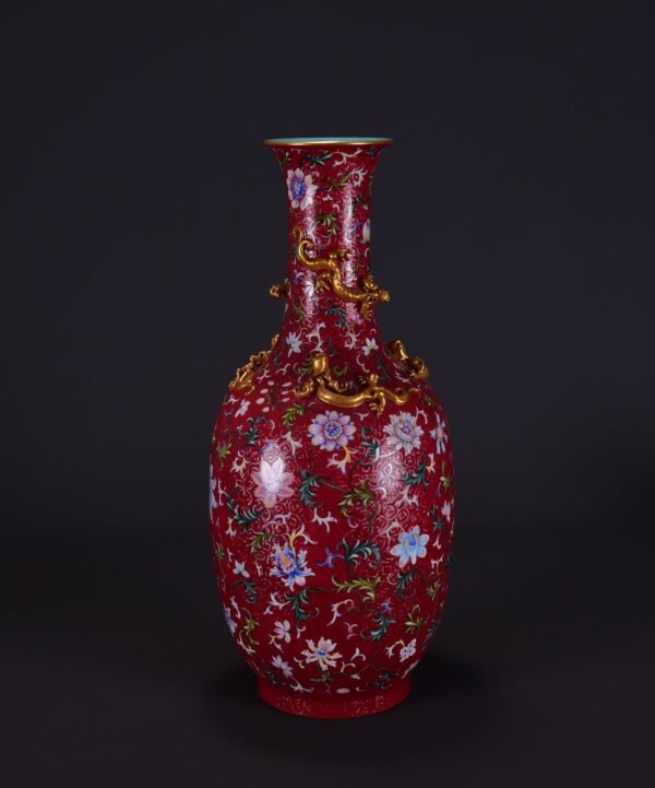 old collection of Qing Qianlong red-ground enamel lotus pattern coiled dragon gilt vase - Image 2