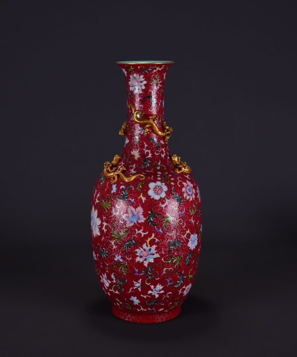 old collection of Qing Qianlong red-ground enamel lotus pattern coiled dragon gilt vase - Image 4