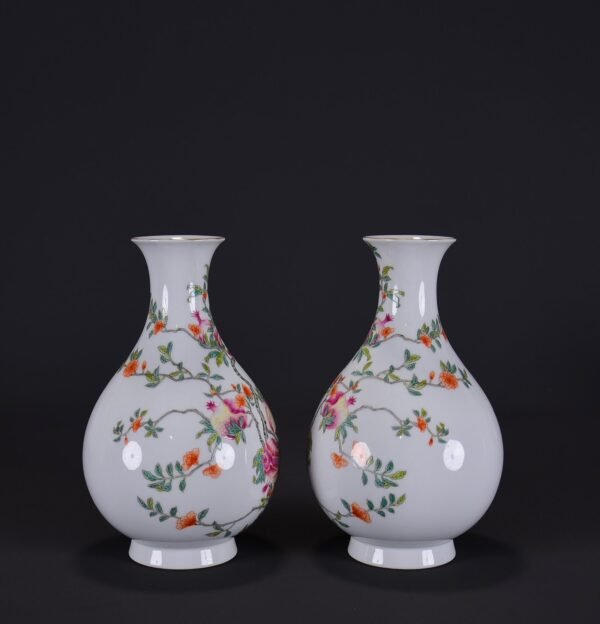 old collection of Qing Yongzheng period jade pot spring with a picture of a hundred pomegranate seed