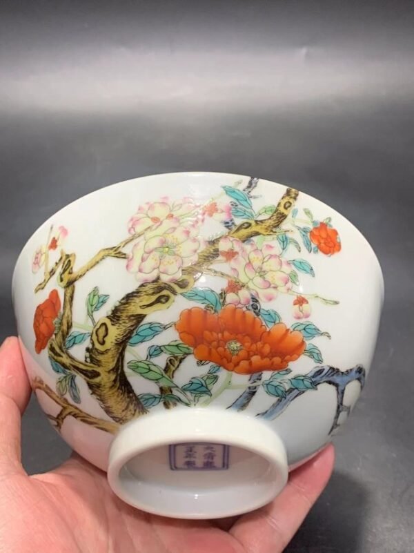 Qing Yongzheng pastel flower bowl