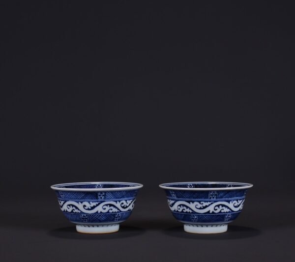 Old Collection of Ming Xuande Blue and White Tang Grass Pattern Bowl - Image 3