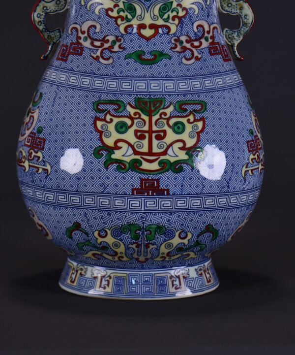 old collection of a Qing Dynasty Qianlong Doucai animal face pattern Guan Erzun - Image 4