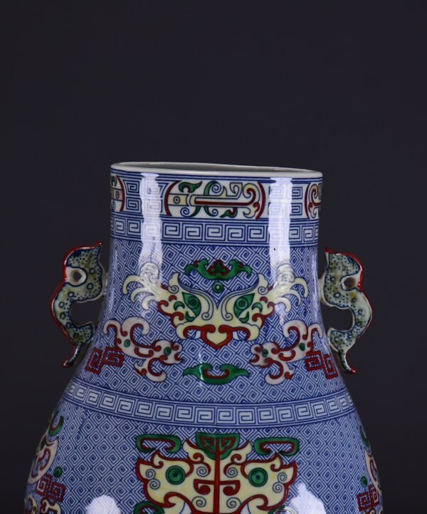 old collection of a Qing Dynasty Qianlong Doucai animal face pattern Guan Erzun - Image 5