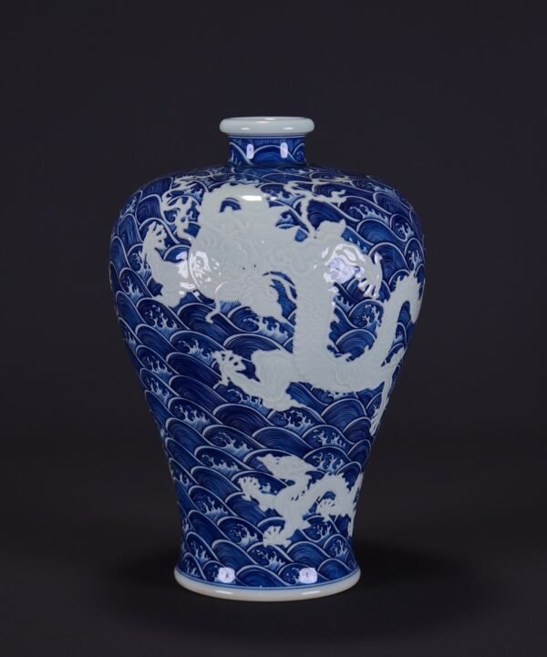 old collection of Qing Yongzheng blue and white sea water carving of a blue dragon